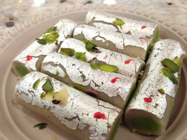 Kaju Pista Roll